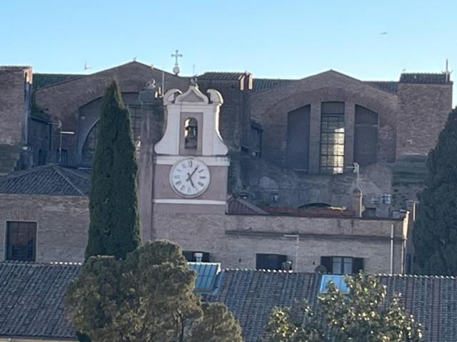Camera X2 Con Magnifica Vista Sul Chiostro Di Michelangelo E Le Terme Di Diocleziano 로마 외부 사진