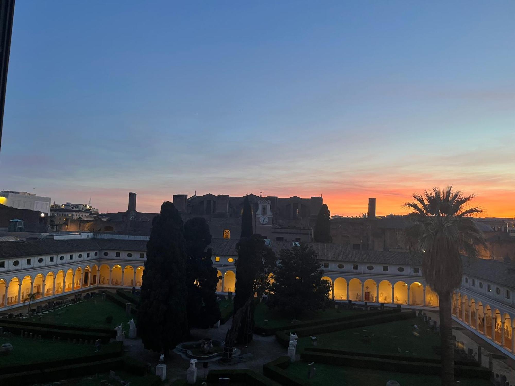 Camera X2 Con Magnifica Vista Sul Chiostro Di Michelangelo E Le Terme Di Diocleziano 로마 외부 사진